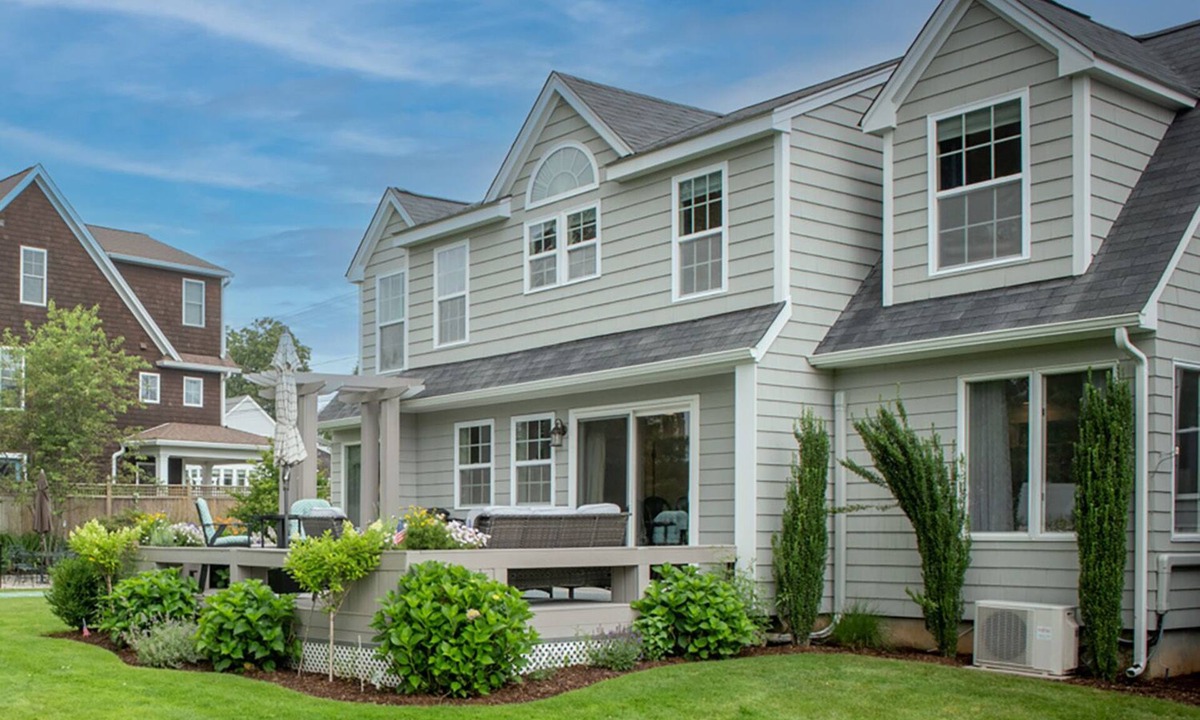 Narragansett Pier House | Hadley Seaside Cottage July&Aug wks available! 1 block to beach, passes included