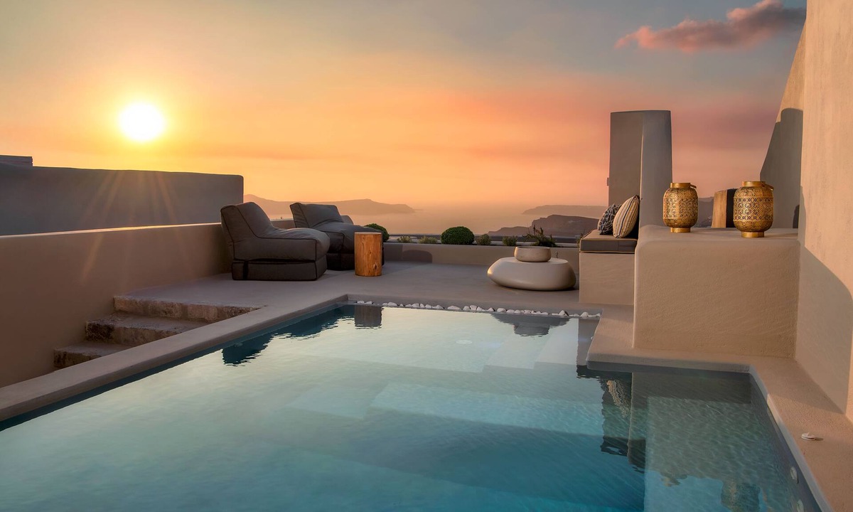 Pyrgos Hotel | Halcyon Days Suites