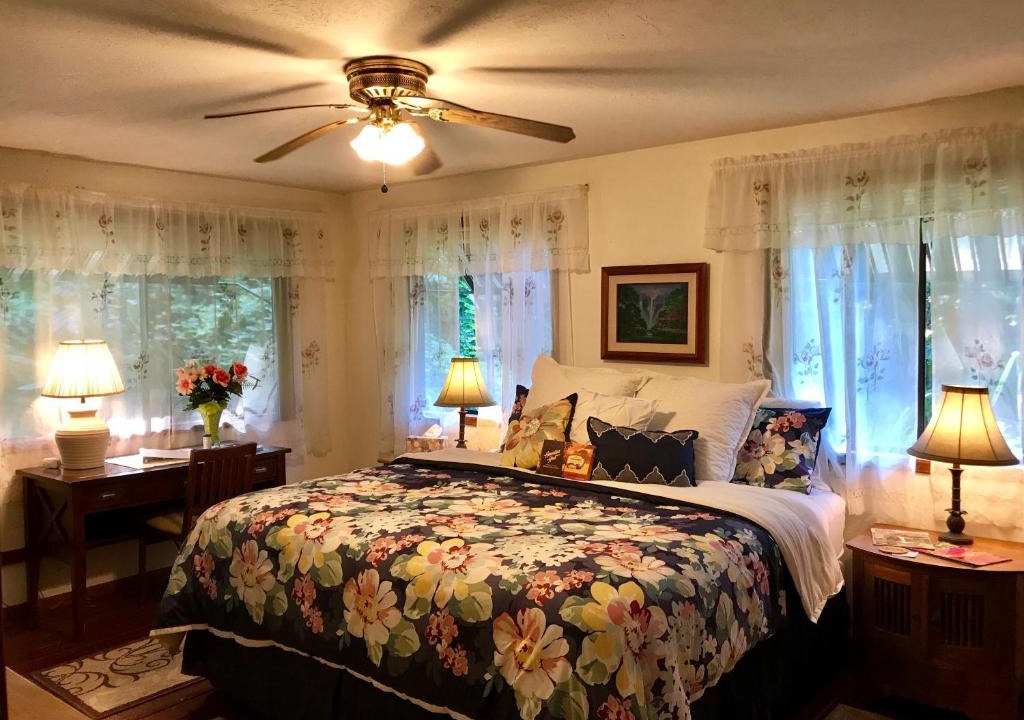 Kailua-Kona Hotel | Hale Maluhia Country Inn