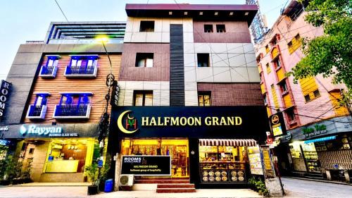 Thousand Lights Hotel | Half Moon Grand
