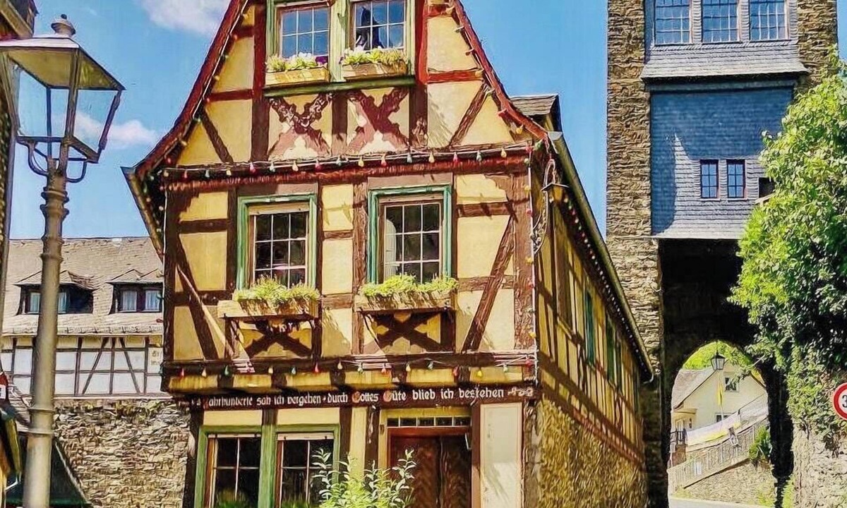 Mainz-Bingen Apartment | Half-timbered house from 1677 at Bacharach walls