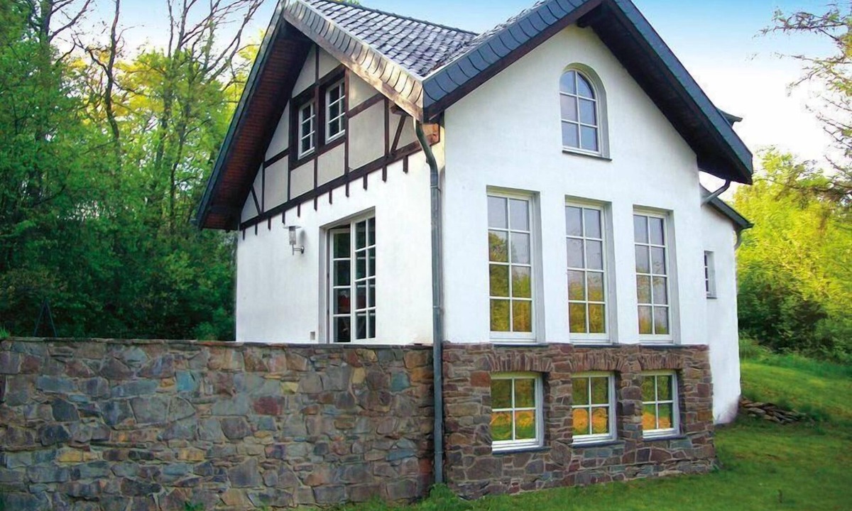 Blankenheim House | Half-timbered house with garden, barbecue and terrace