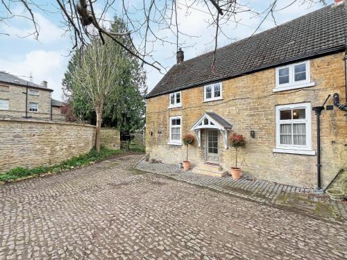 Lincoln House | Hall Yard