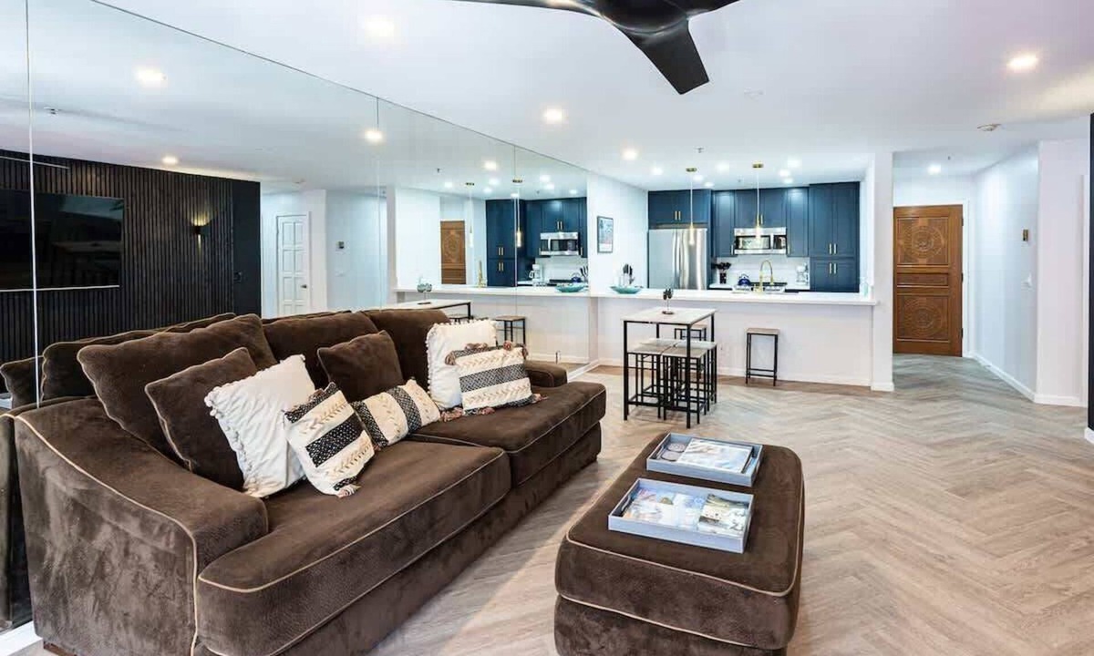 Avalon Condo | Hamilton Cove With Zero Steps and Golf Cart