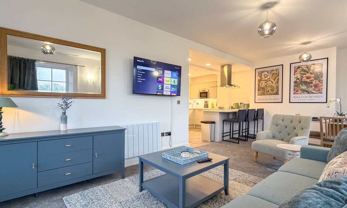 Birkenhead Apartment | Hamilton Square 2 - an apartment that sleeps 6 guests in 2 bedrooms