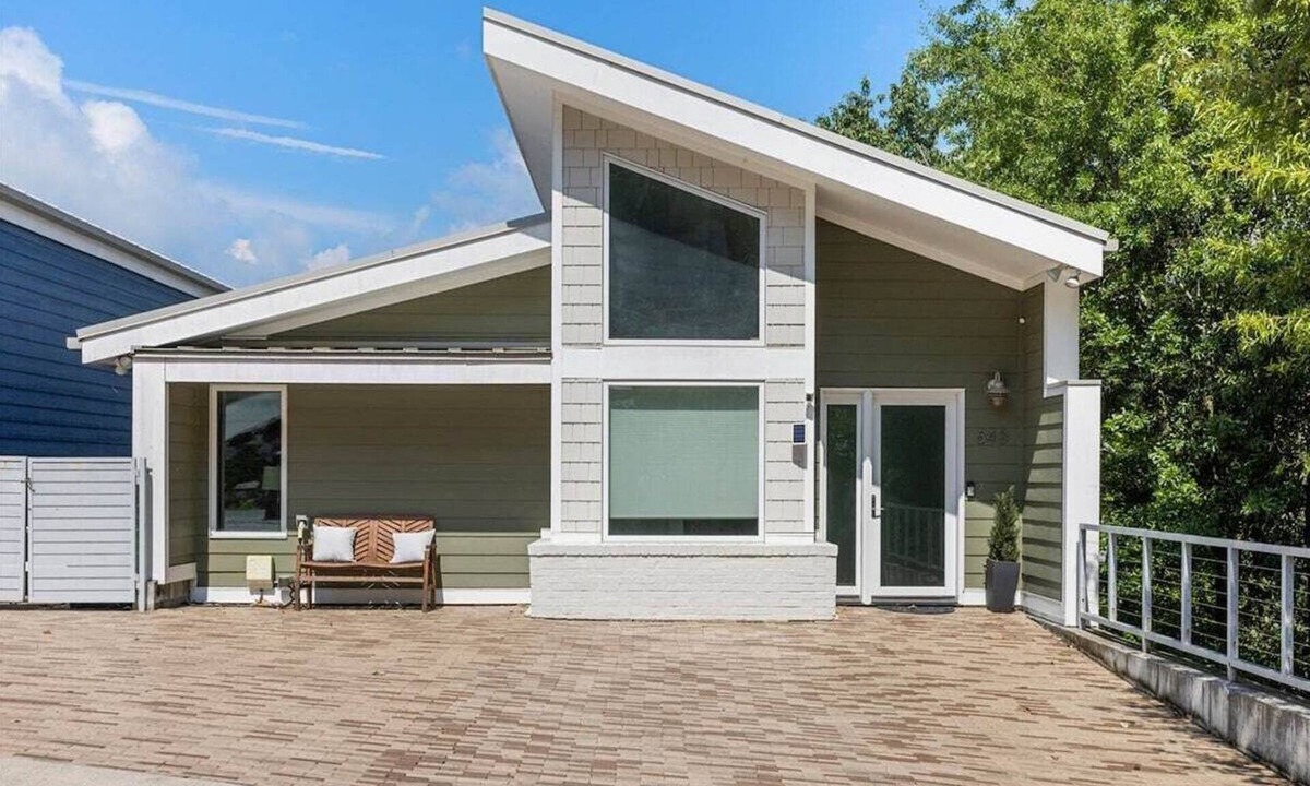 Northside House | Hamilton Villa | Walk to Downtown! 3 BED 3 BATH