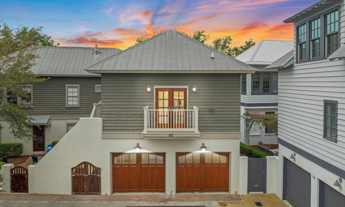 Rosemary Beach House | Hammock Carriage House - Right Next to the Town Center and Two Pools!