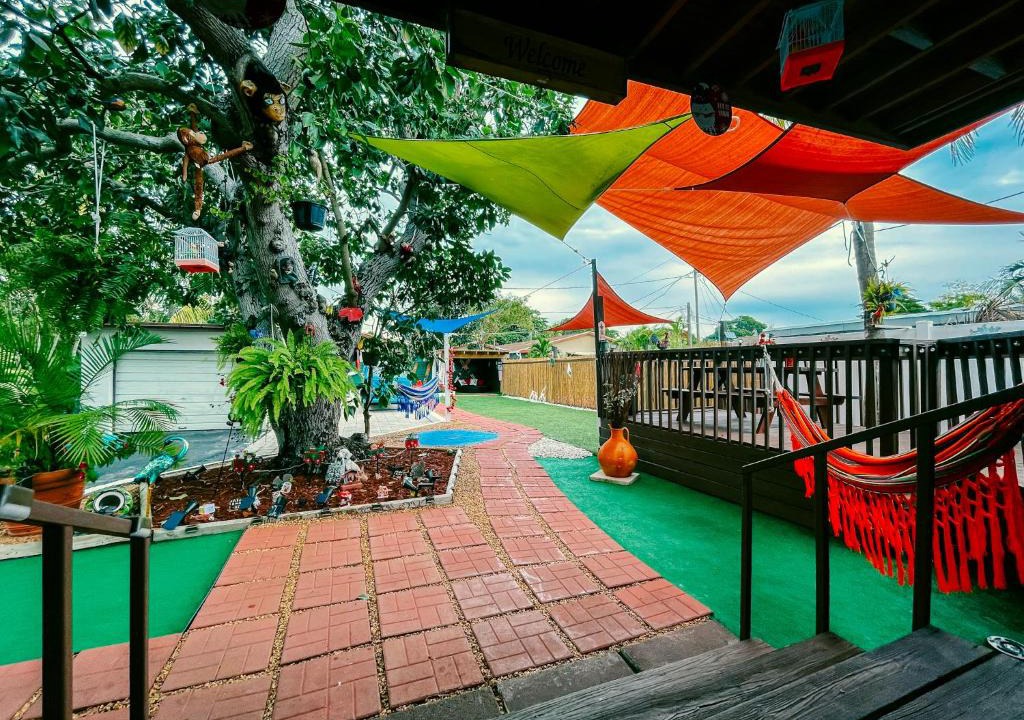 Little Ranches House | Hammocks & mini-golf! 10 mins from Beach!