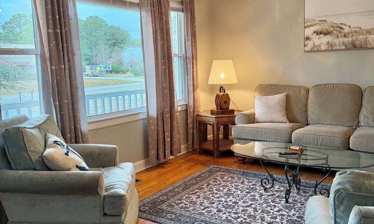 Hampstead House | Hampstead 3 bedroom house close to Wilmington: 2 living rooms and Fenced in Yard
