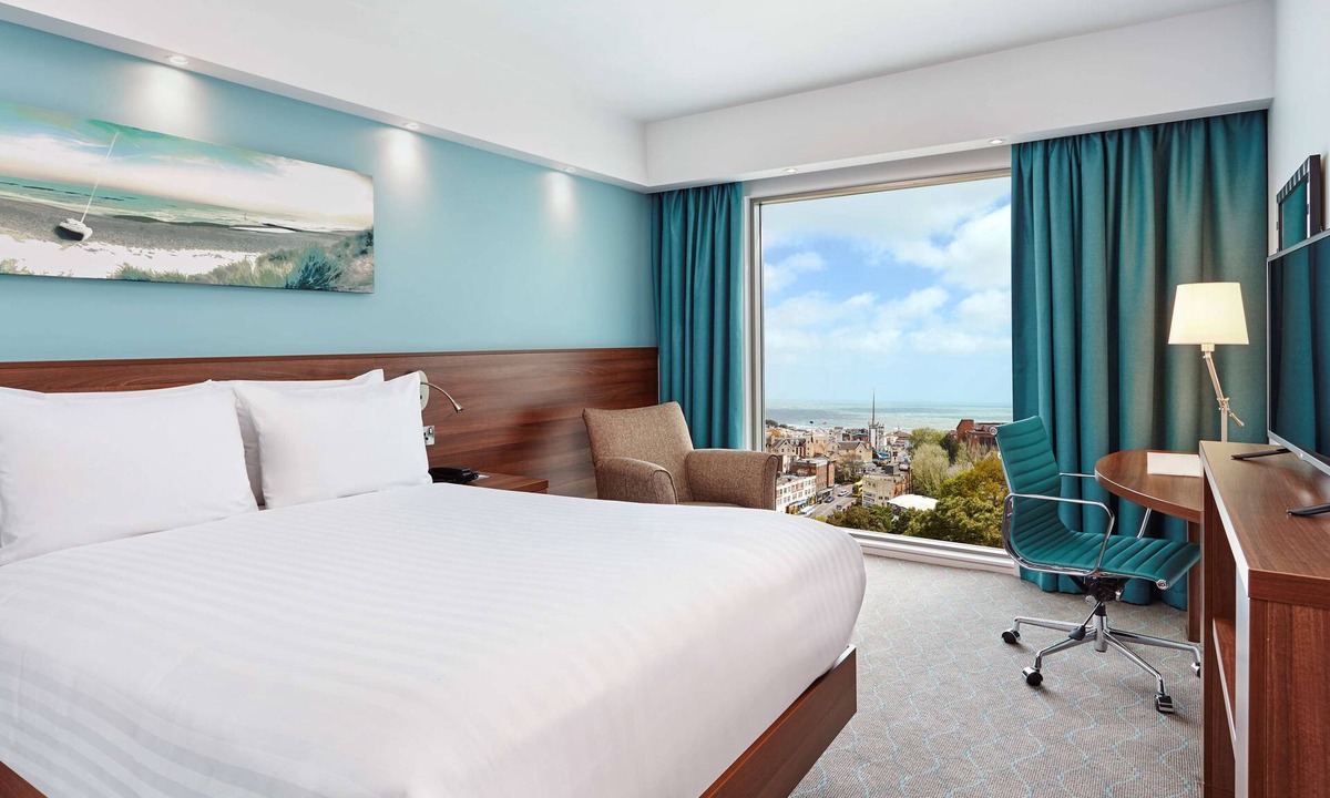 Bournemouth City Centre Hotel | Hampton by Hilton Bournemouth