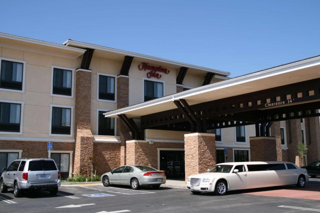 Brentwood Hotel | Hampton by Hilton