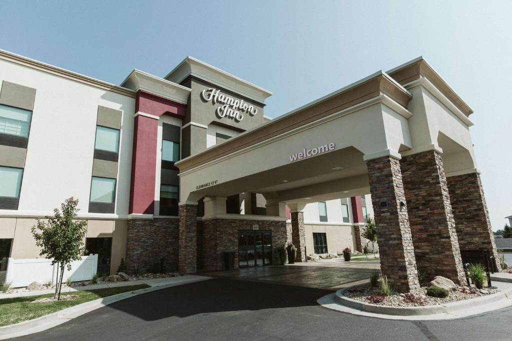 Bismarck Hotel | Hampton Inn Bismarck