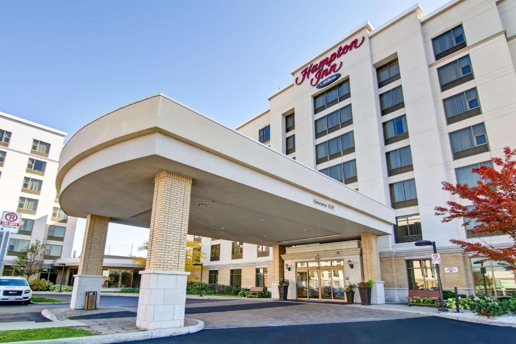 Airport Corporate Hotel | Hampton Inn by Hilton Toronto Airport Corporate Centre