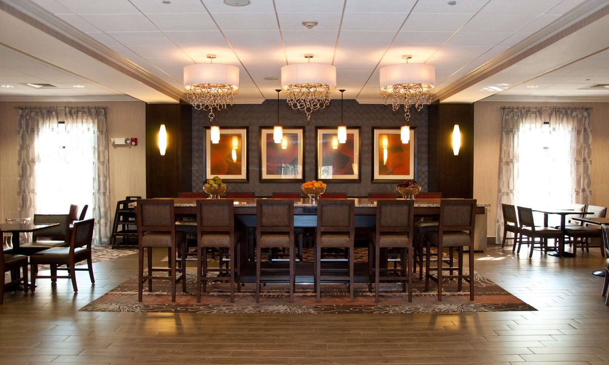 Warrington Hotel | Hampton Inn Doylestown