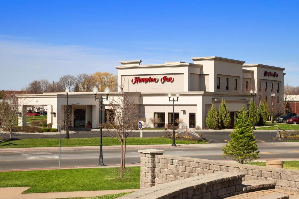 Geneva Hotel | Hampton Inn Geneva