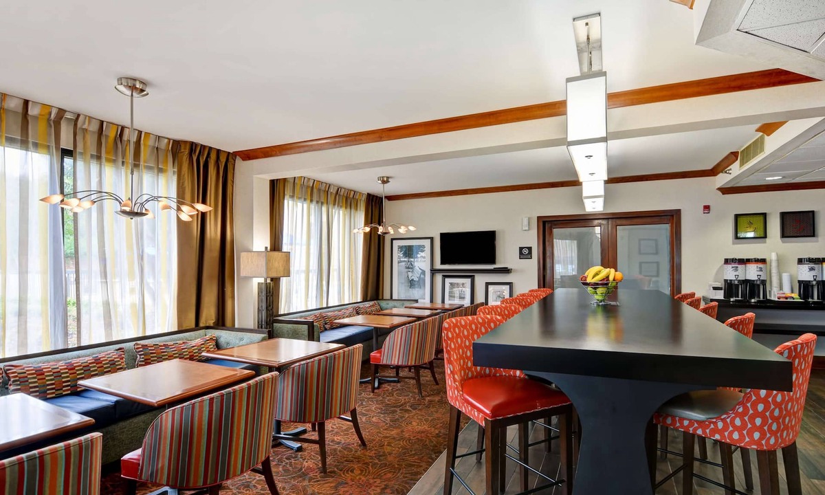 East Memphis Hotel | Hampton Inn Memphis-Poplar