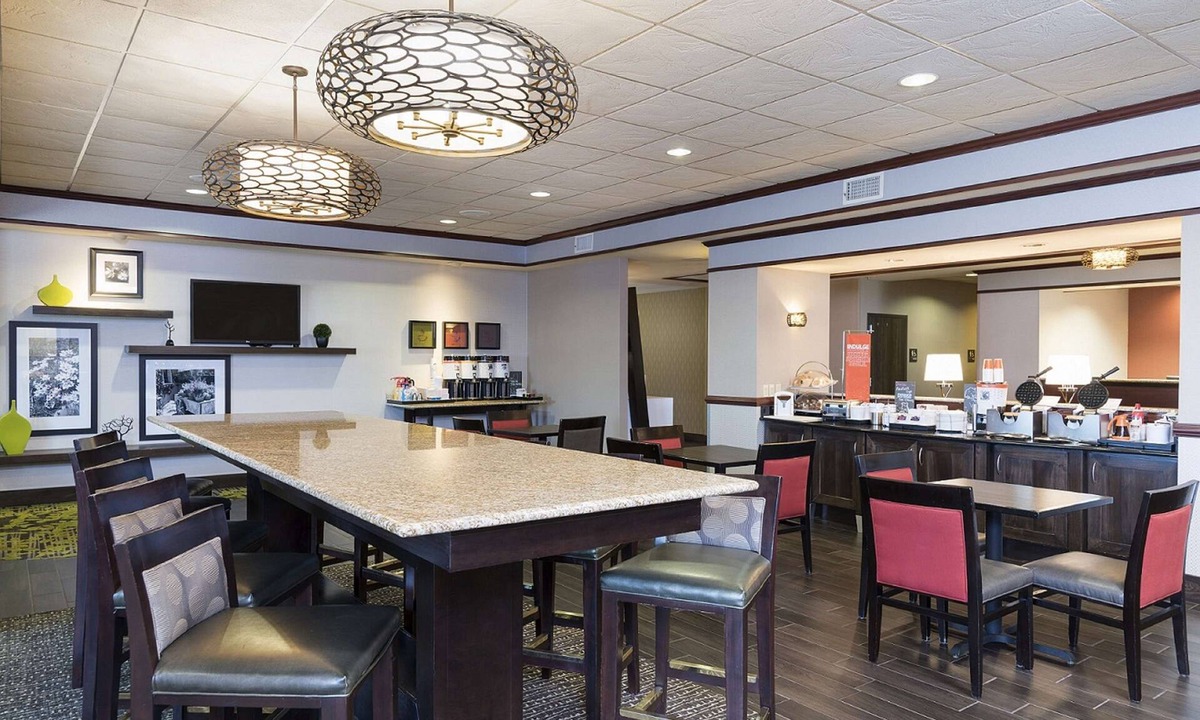 Mount Pleasant Hotel | Hampton Inn Mt. Pleasant