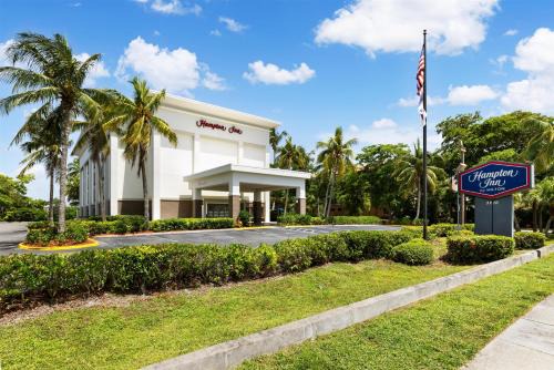 Naples Hotel | Hampton Inn Naples-Central
