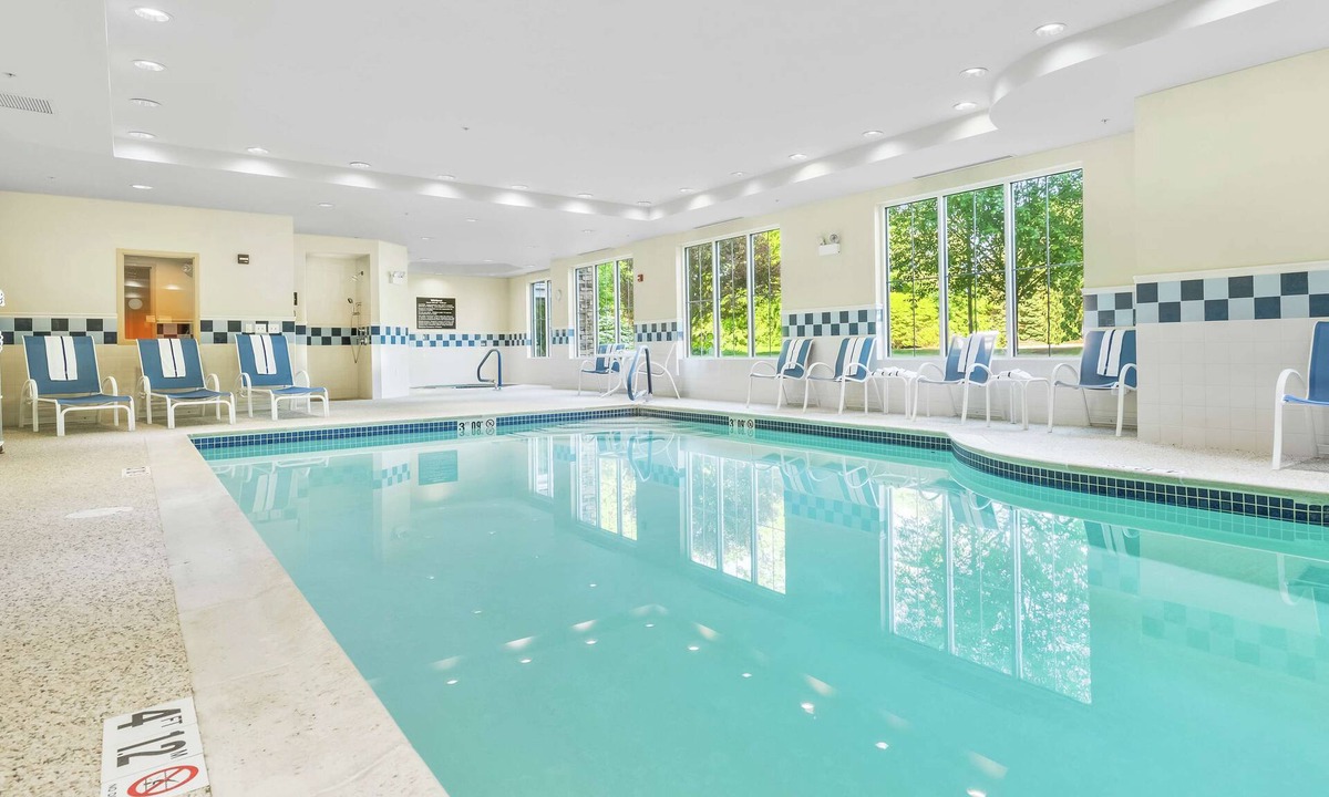 Nashua Hotel | Hampton Inn Nashua