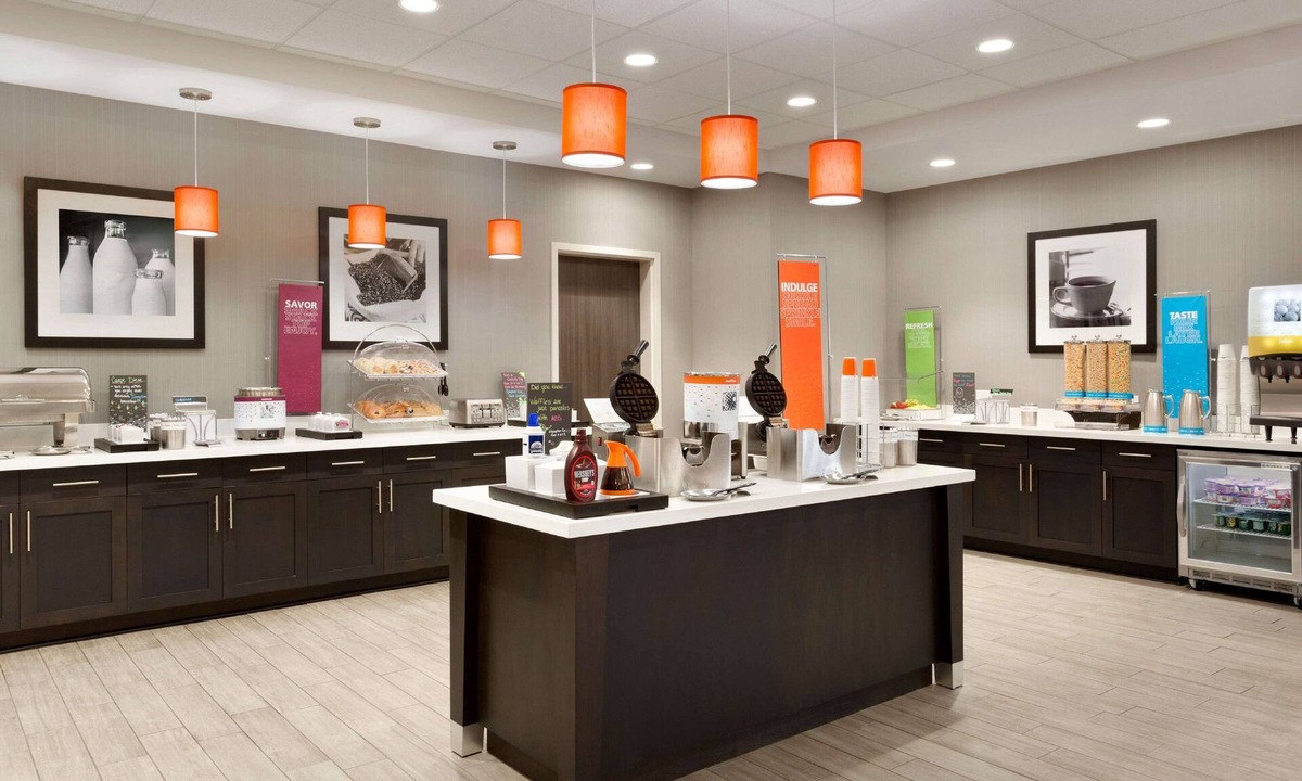 North Olmsted Hotel | Hampton Inn North Olmsted Cleveland Airport
