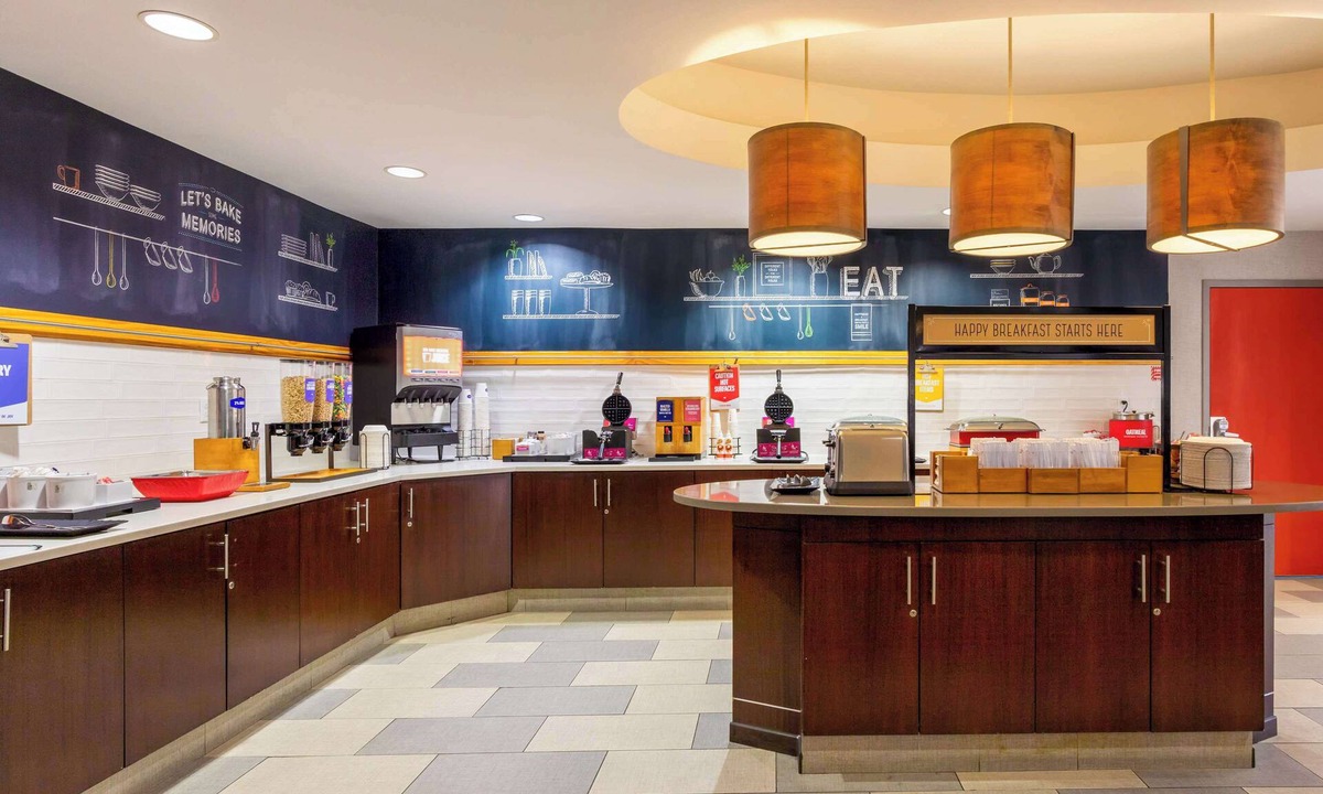 Airport North Hotel | Hampton Inn Orlando-International Airport