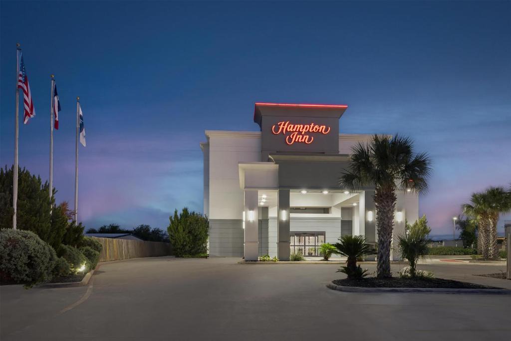 Pleasanton Hotel | Hampton Inn Pleasanton
