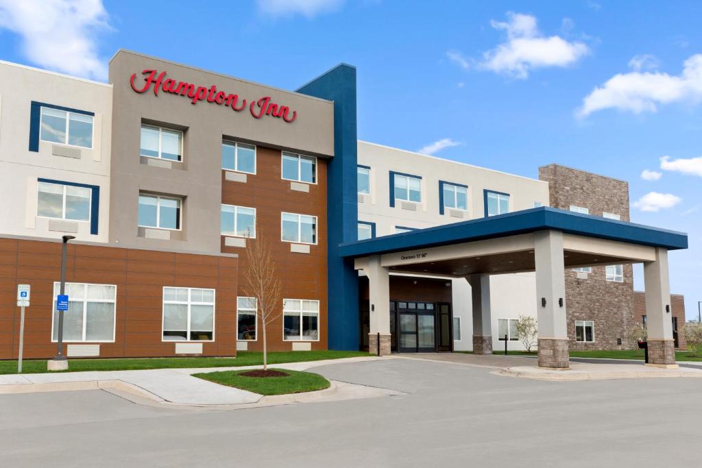 Saline Hotel | Hampton Inn Saline