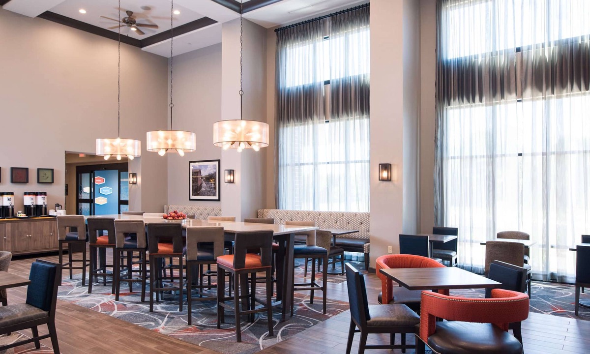 Lake Delton Hotel | Hampton Inn & Suites at Wisconsin Dells Lake Delton