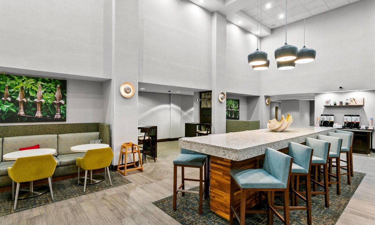 Rolling Road Farms Hotel | Hampton Inn & Suites Baltimore/Woodlawn