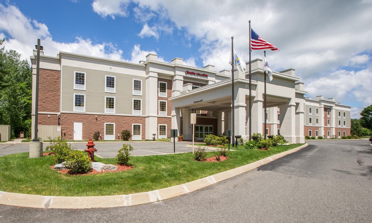 Lenox Hotel | Hampton Inn & Suites Berkshires-Lenox