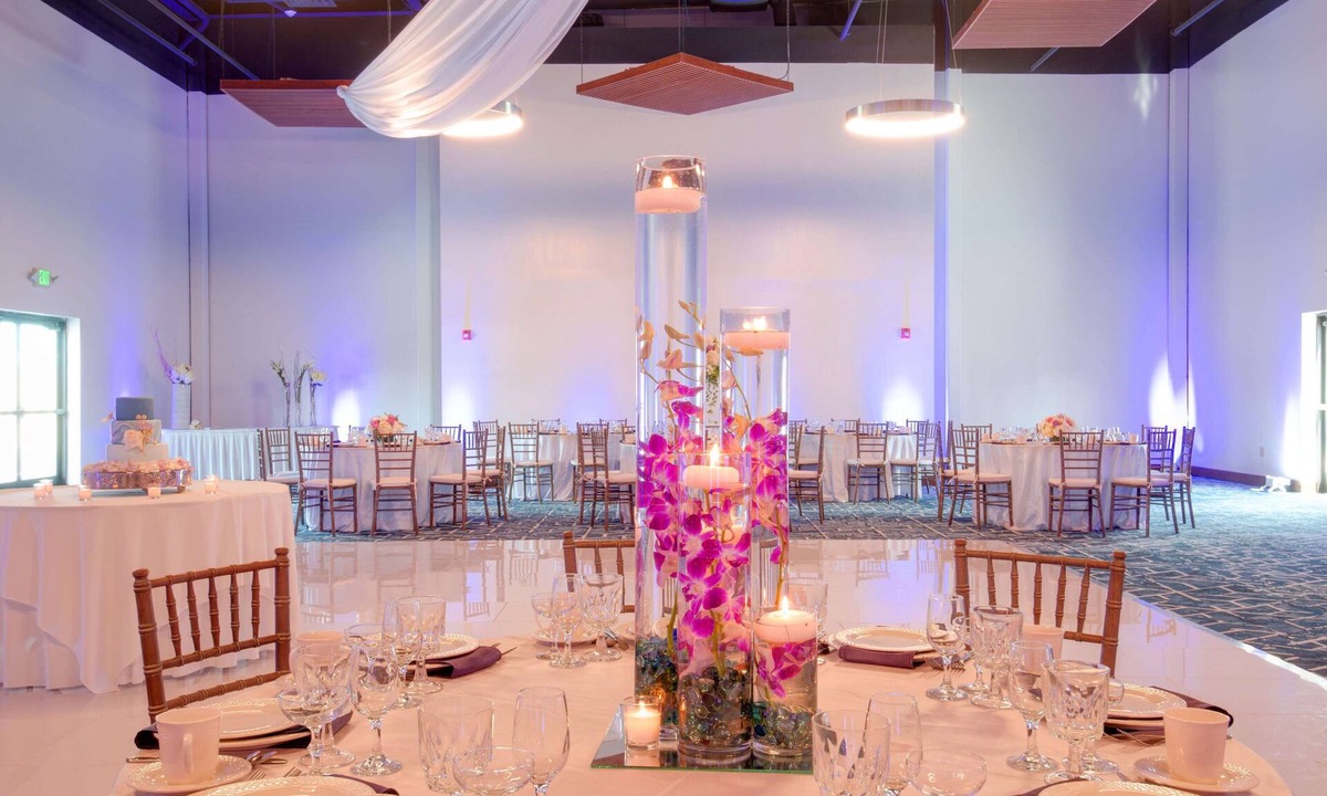 Stoughton Hotel | Hampton Inn & Suites Boston/Stoughton