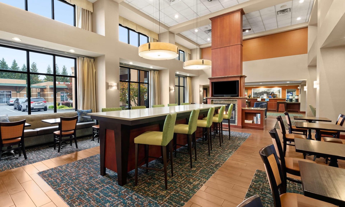 Burlington Hotel | Hampton Inn & Suites Burlington