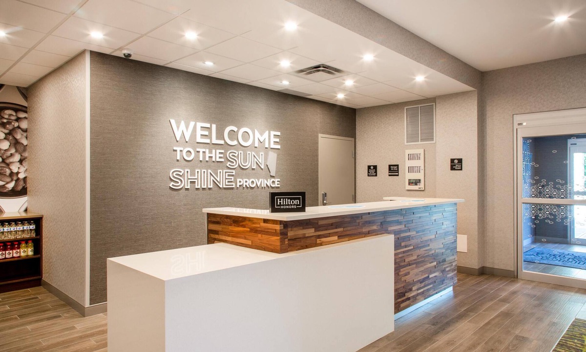 Northwest Edmonton Hotel | Hampton Inn & Suites by Hilton Edmonton St. Albert