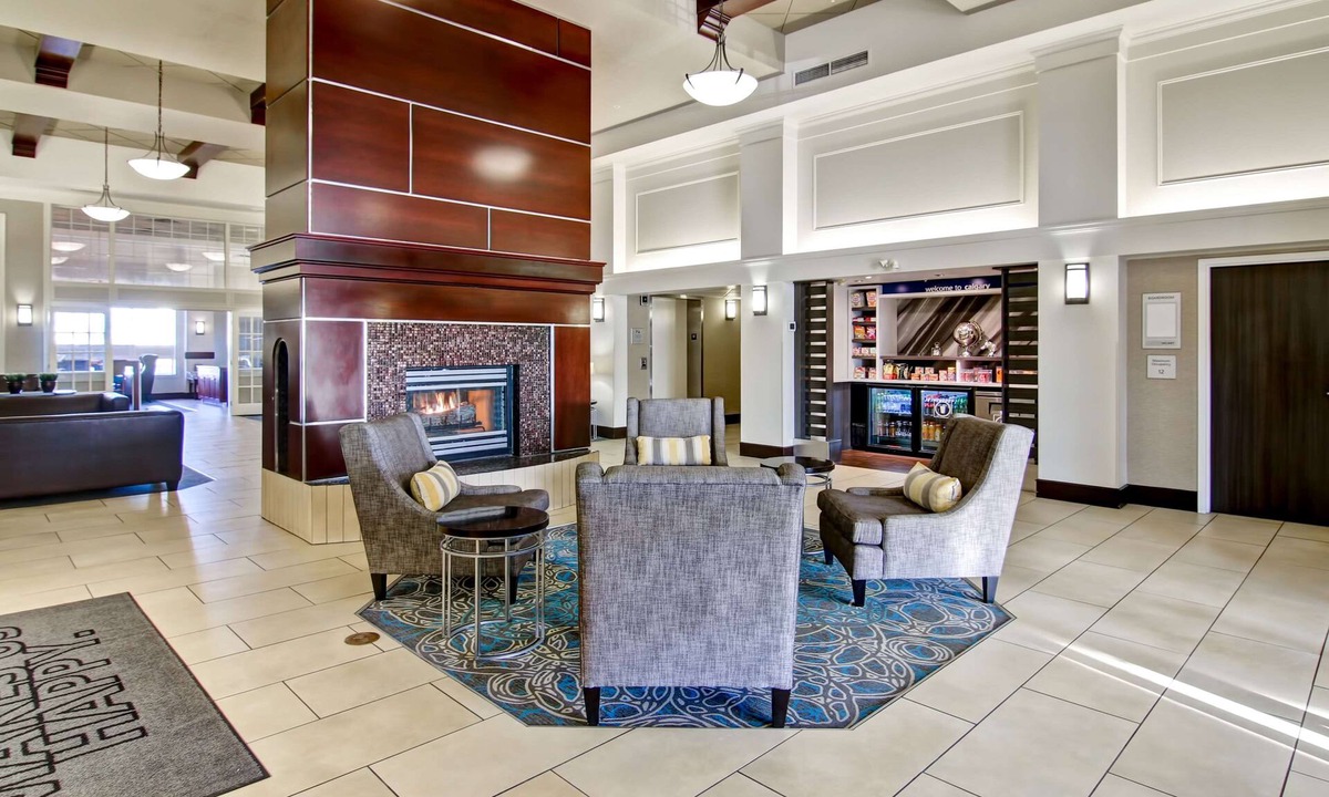 Calgary Hotel | Hampton Inn & Suites by Hilton Calgary-Airport