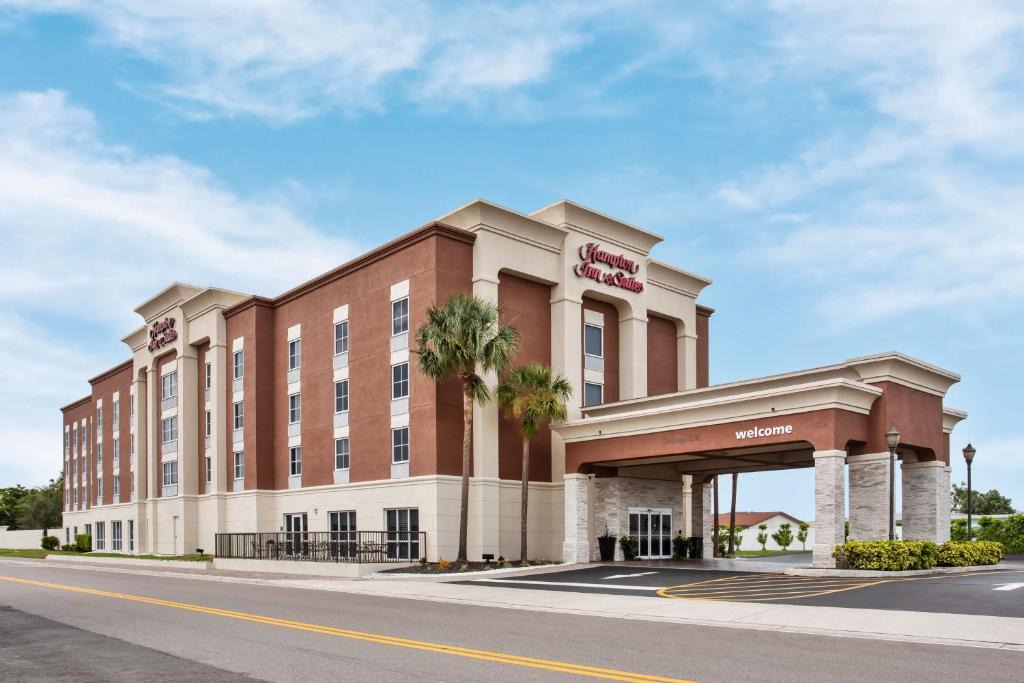 Caloosahatchee Hotel | Hampton Inn & Suites Cape Coral/Fort Myers