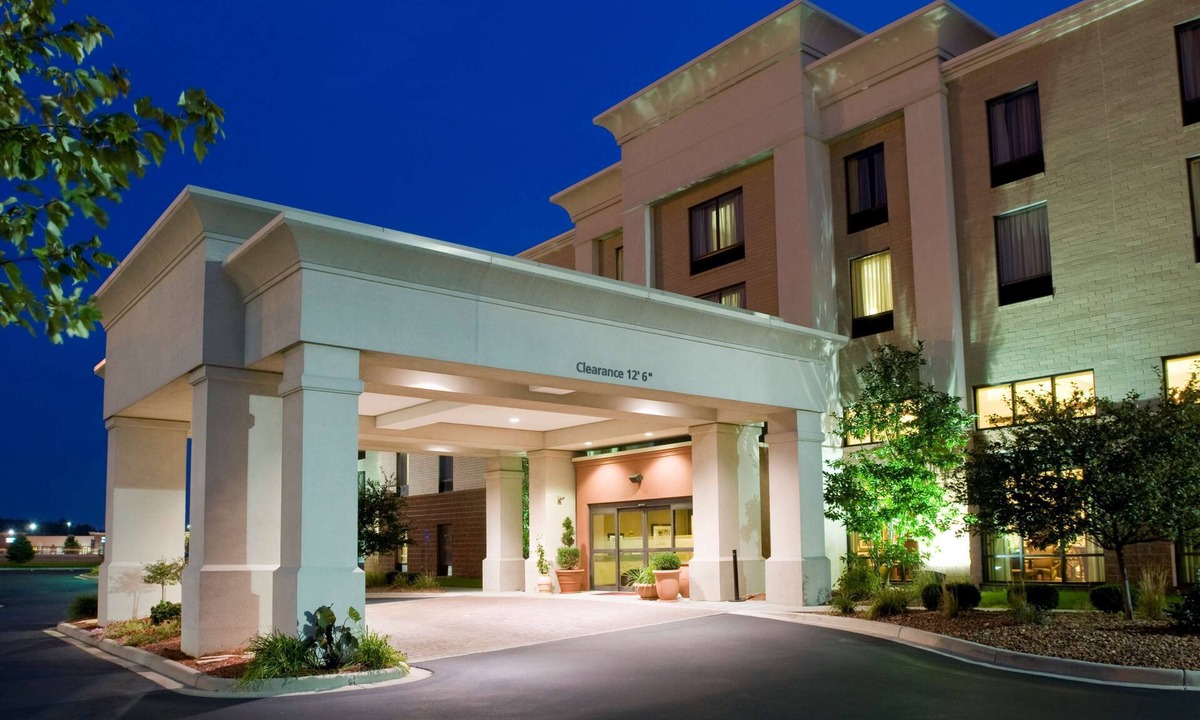 West Chester Hotel | Hampton Inn & Suites Cincinnati-Union Center