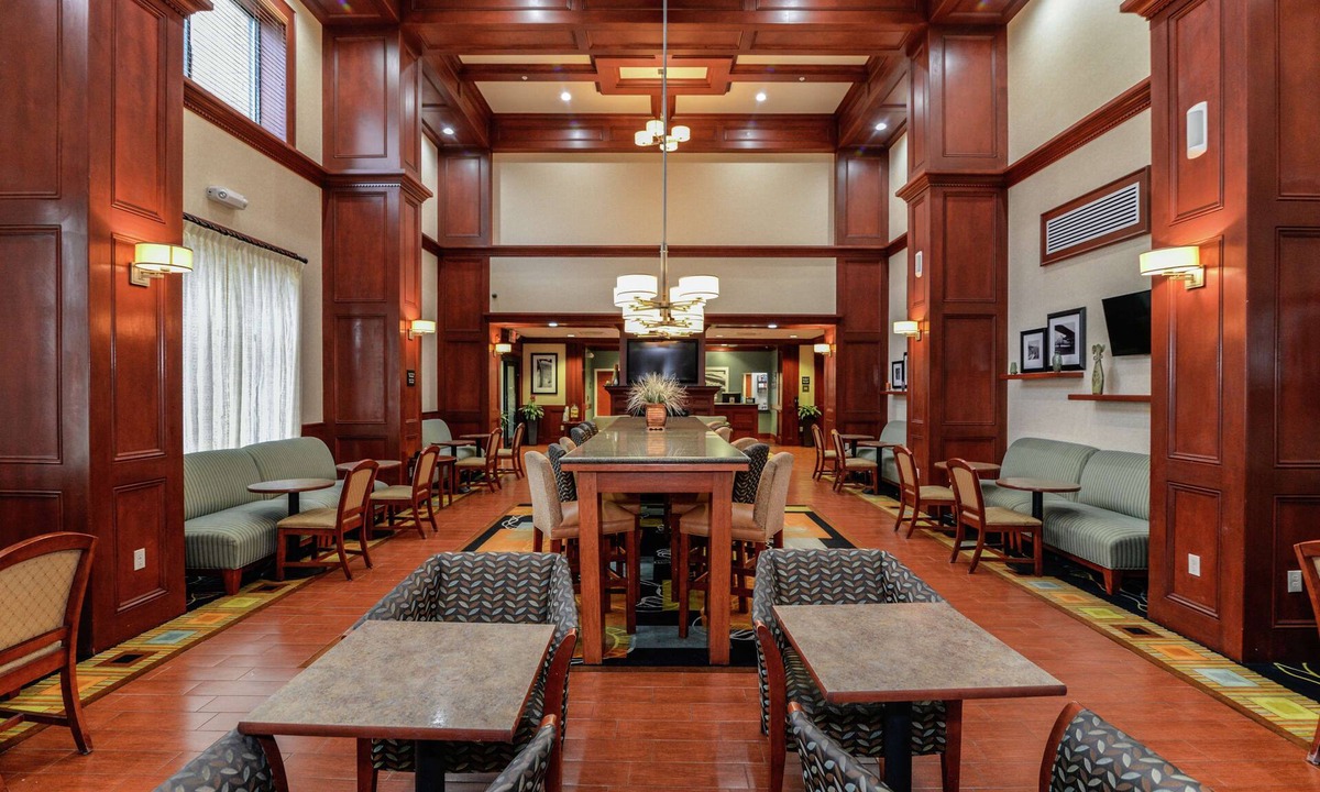 Chesterfield Hotel | Hampton Inn & Suites Detroit/Chesterfield Township