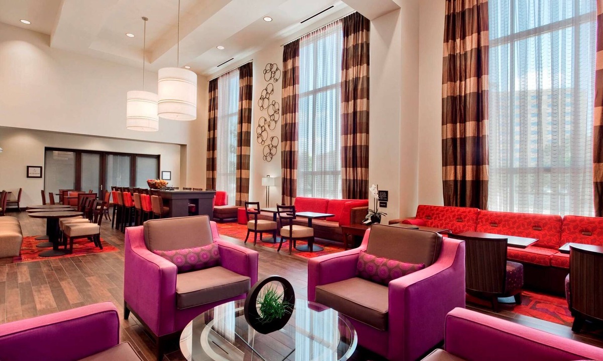 Romulus Hotel | Hampton Inn & Suites Detroit/Airport - Romulus