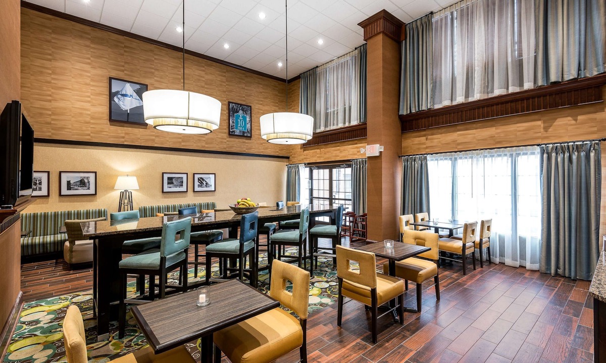 Florence Hotel | Hampton Inn & Suites Florence Center