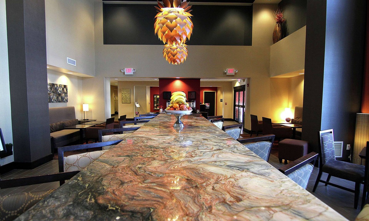 Grand Forks Hotel | Hampton Inn & Suites Grand Forks