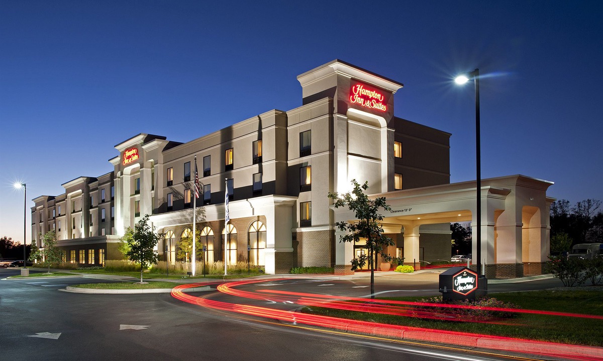 West Newton Hotel | Hampton Inn & Suites Indianapolis-Airport