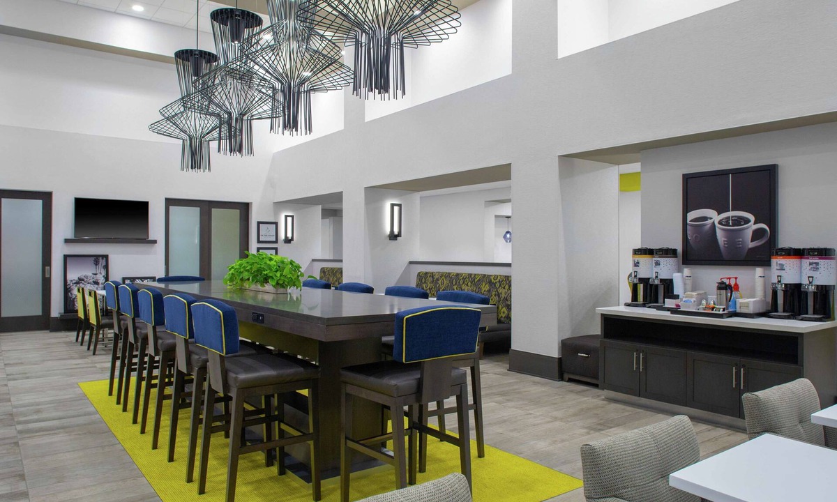 Airport Area Hotel | Hampton Inn & Suites Irvine-Orange County Airport