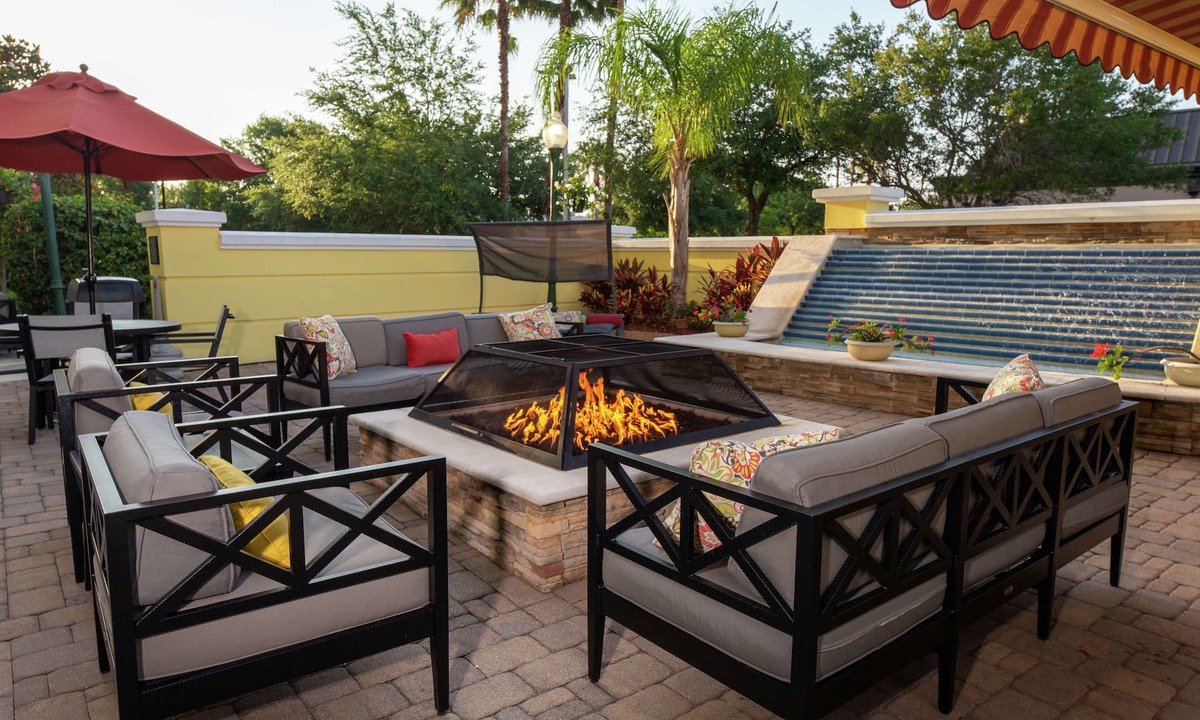 Southside Hotel | Hampton Inn & Suites Jacksonville Deerwood Park