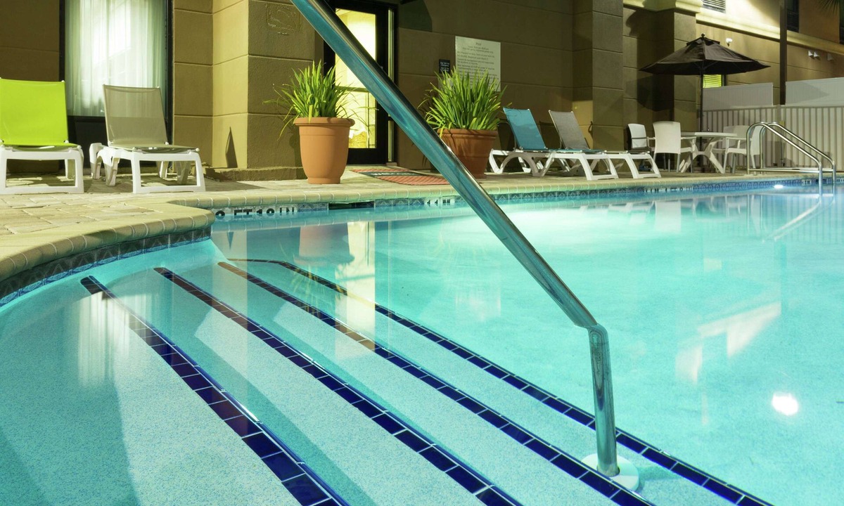 Northside Hotel | Hampton Inn Suites Jacksonville Airport