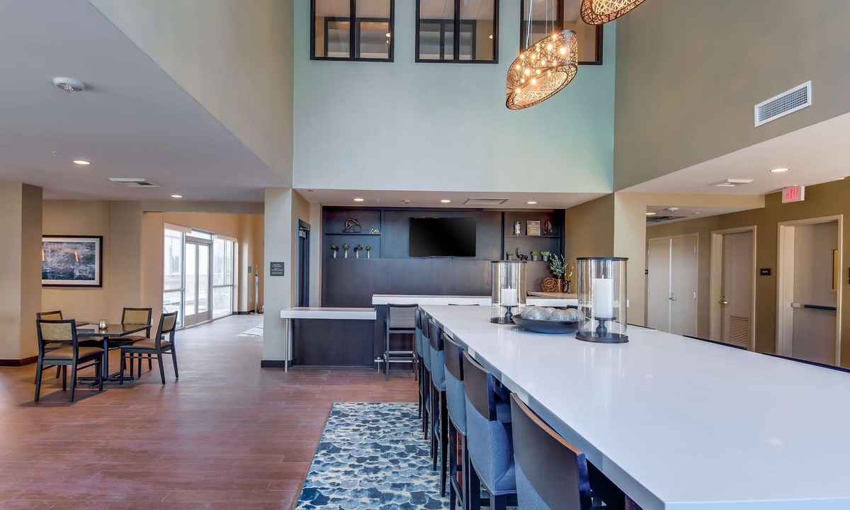 Pacific - Edison Hotel | Hampton Inn & Suites Los Angeles - Glendale
