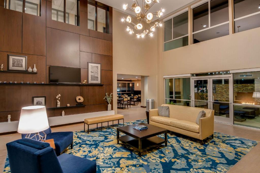 Pacific - Edison Hotel | Hampton Inn & Suites Los Angeles - Glendale