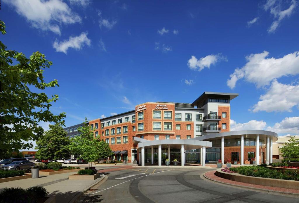 Mount Prospect Hotel | Hampton Inn & Suites Mt. Prospect