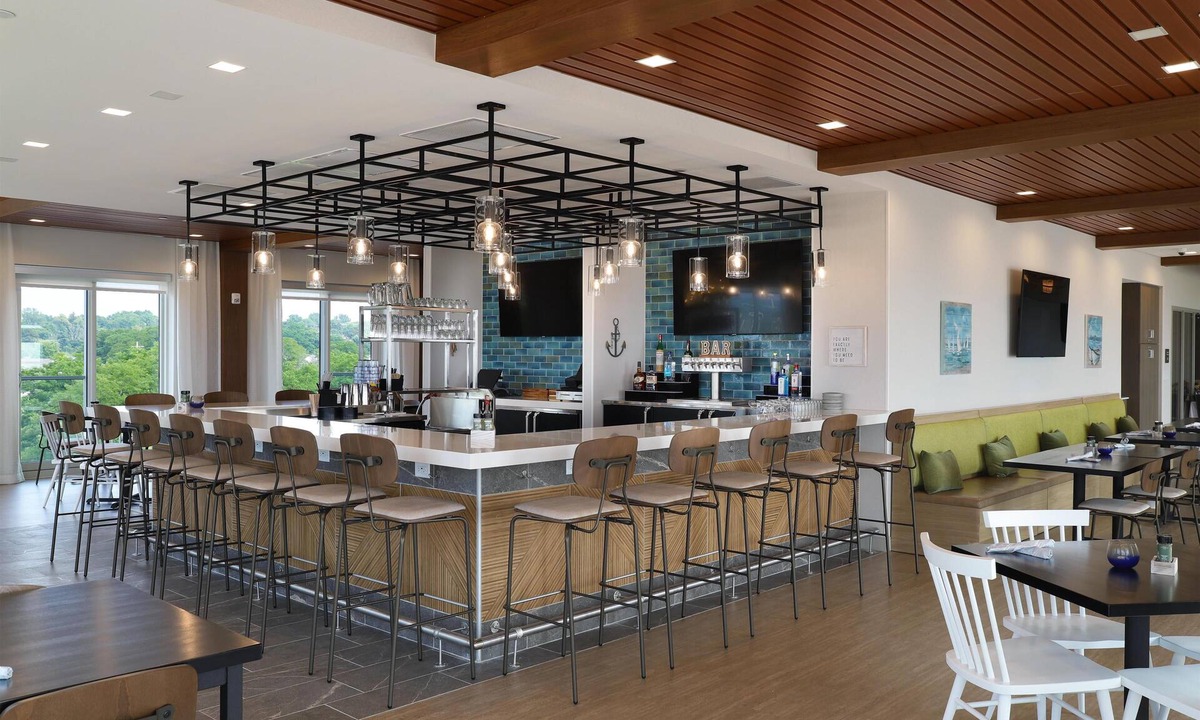 Manistee Hotel | Hampton Inn & Suites Manistee Waterfront