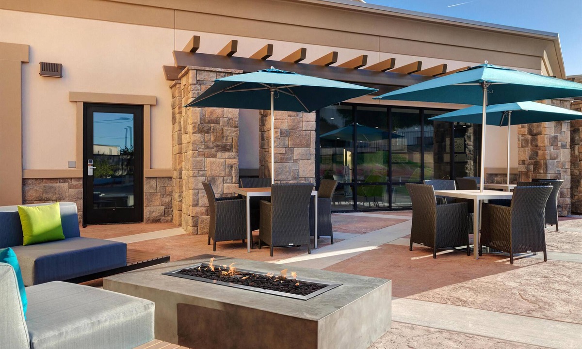 Marina Hotel | Hampton Inn & Suites Marina