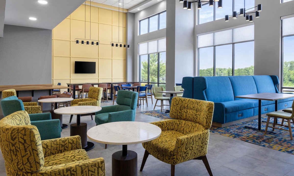 Quad Cities Hotel | Hampton Inn & Suites Moline-Quad City Int'l Aprt